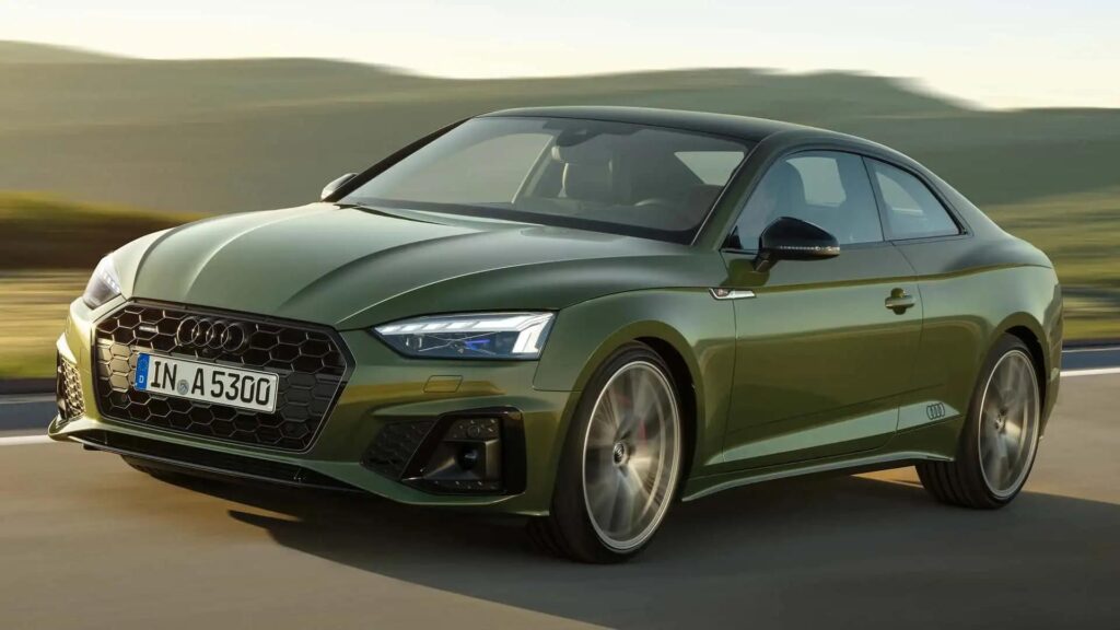 Audi Coupe e Cabriolet 2025 verde na estrada