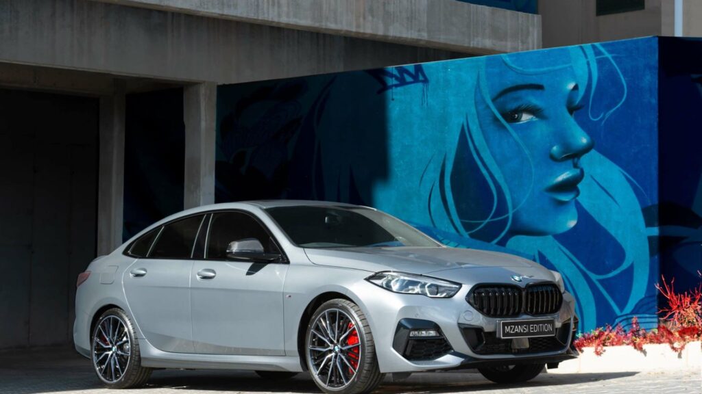 BMW 218i 2025 Estacionado