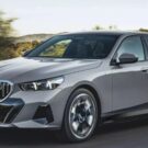 BMW 530e 2025 na estrada