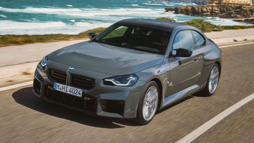 BMW M2 2025 na estrada