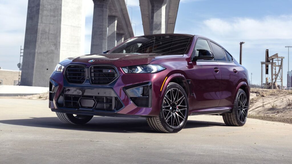 BMW X6 M Competition 2025 roxo na diagonal