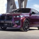 BMW X6 M Competition 2025 roxo na diagonal