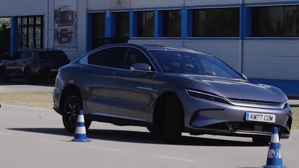 BYD Han 2025 em treinamento