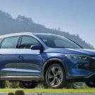 BYD Song Pro azul na grama