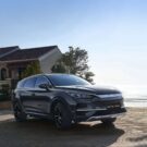 BYD Tan 2025 na frente de casa