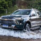 Chevrolet S10 LTZ 2025 na água