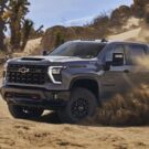 Chevrolet Silverado 2025 na areia