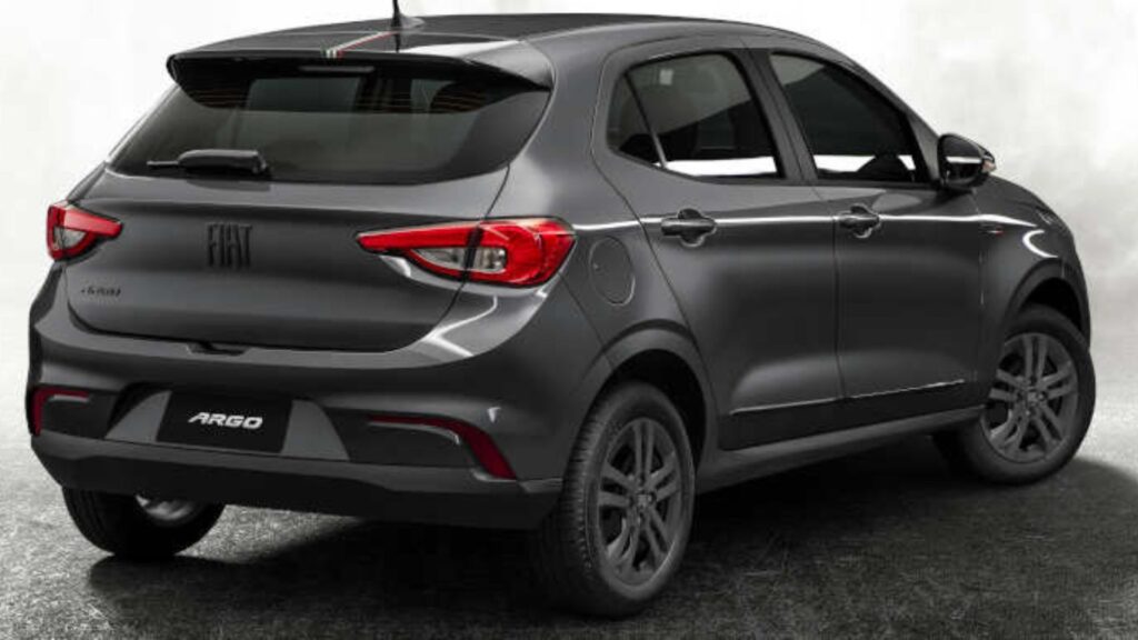 Traseira do Fiat Argo 2025 preto.
