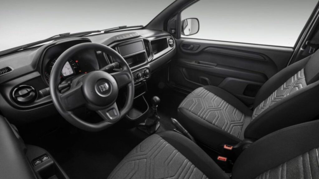 Interna da Fiat Fiorino 2025