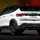 Traseira do Fiat Pulse com fundo em cores da Fiat