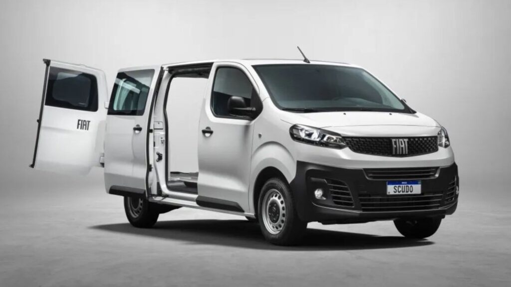 Fiat Scudo 2025 com as portas abertas