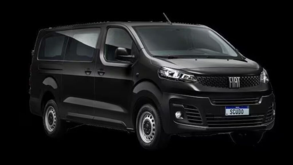 Fiat Scudo 2025 preto em fundo preto