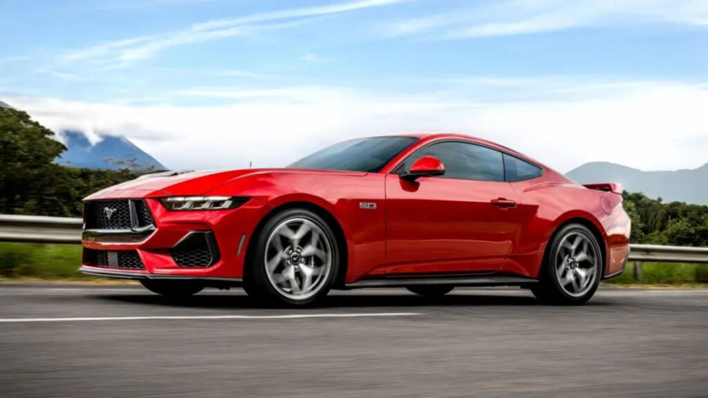 Ford Mustang GT Performance 2025 na estrada