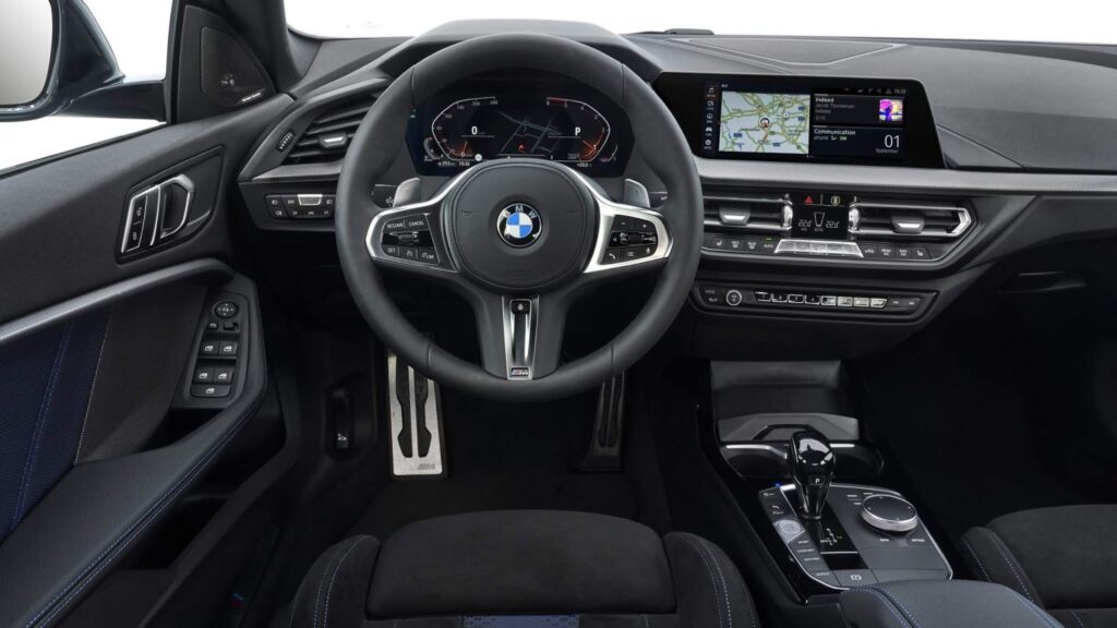 Interna do BMW 218i 2025