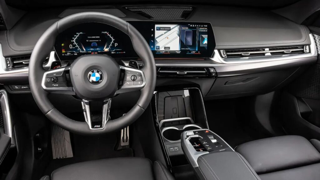 Interna do BMW X1 2025