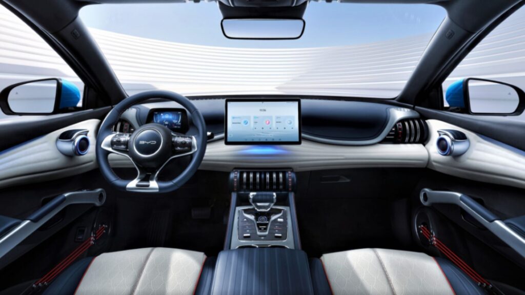 Interna do BYD Yuan Plus 2025