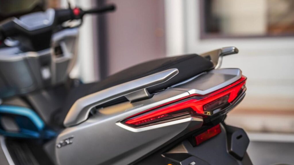 Traseira da CFMoto 150SC