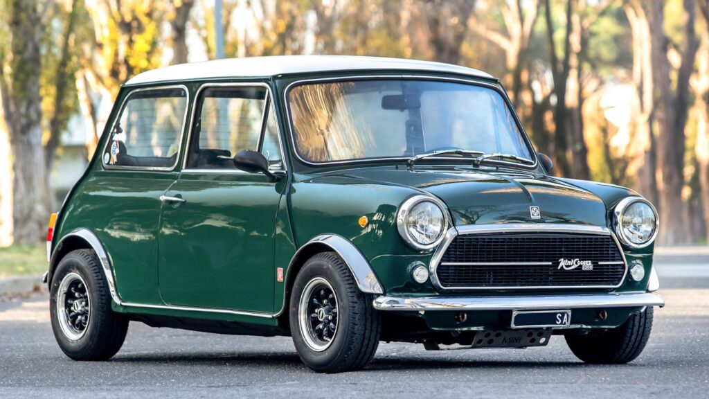 Minicooper verde na diagonal