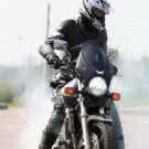 Andar de moto no frio.