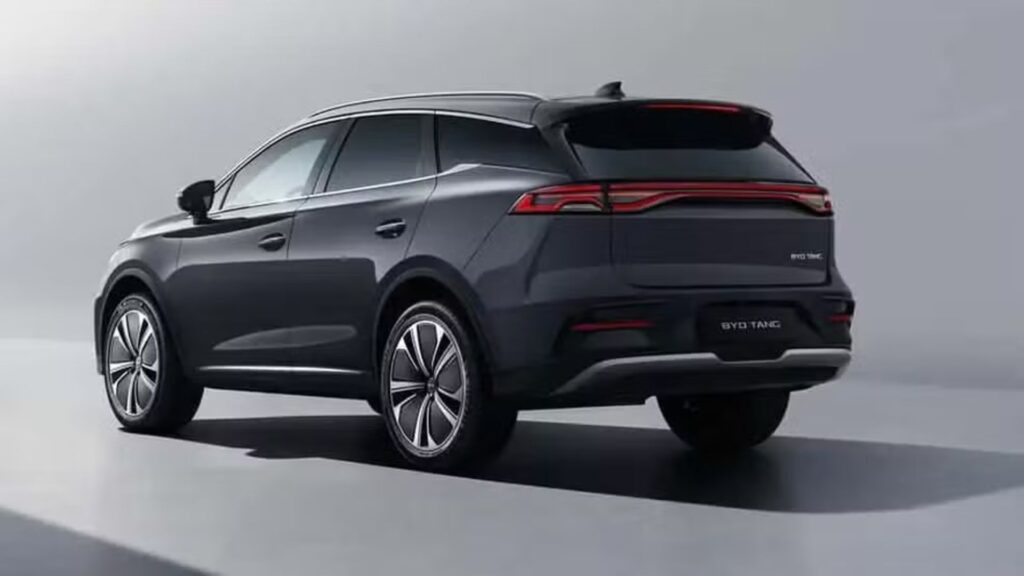 Traseira do BYD Tan 2025 preto