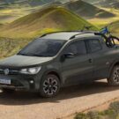 VW Saveiro 2025 em estrada de barro