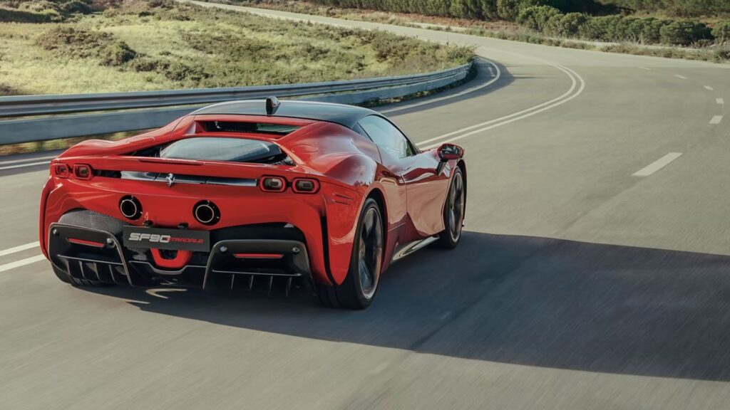 Ferrari SF90 2025.