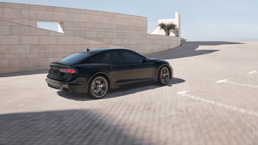 Audi RS5 2025 em movimento