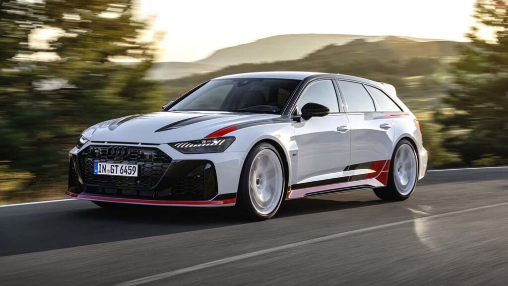 Audi RS6 Avant 2025 na estrada