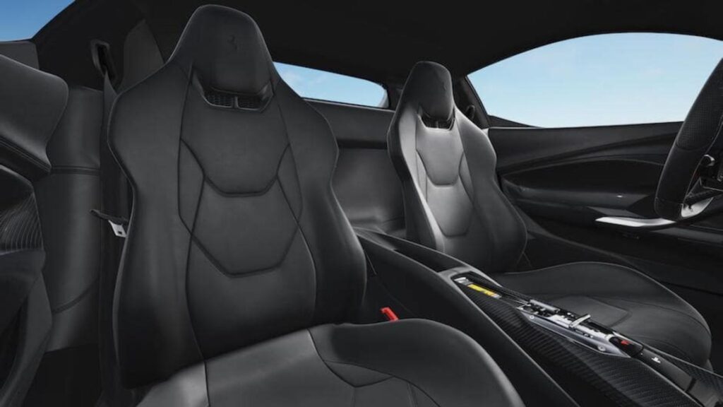 Bancos da Ferrari 296 GTB 2025