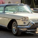 Cadillac Eldorado Brougham branca na diagonal