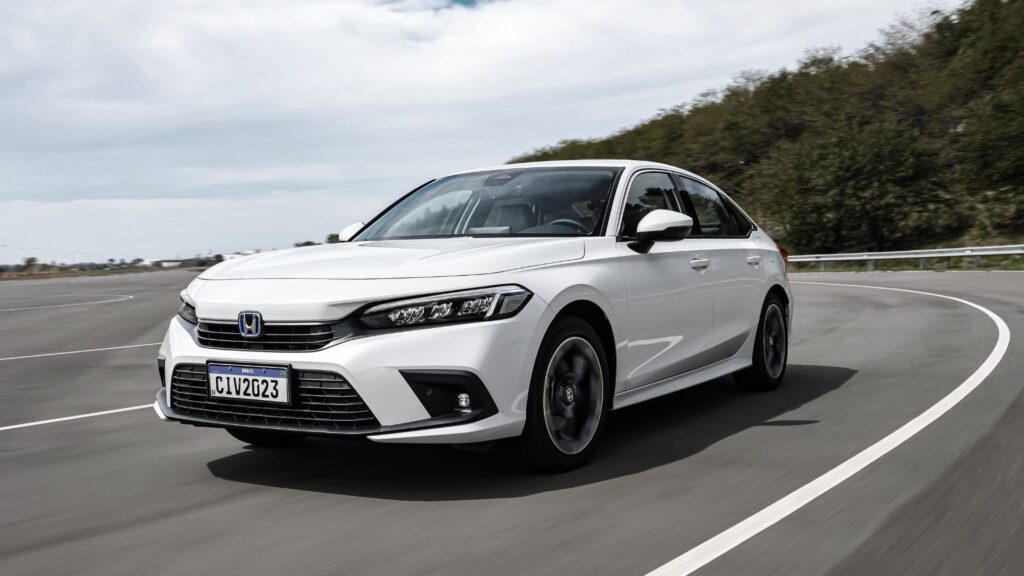 Honda Civic 2025 na estrada