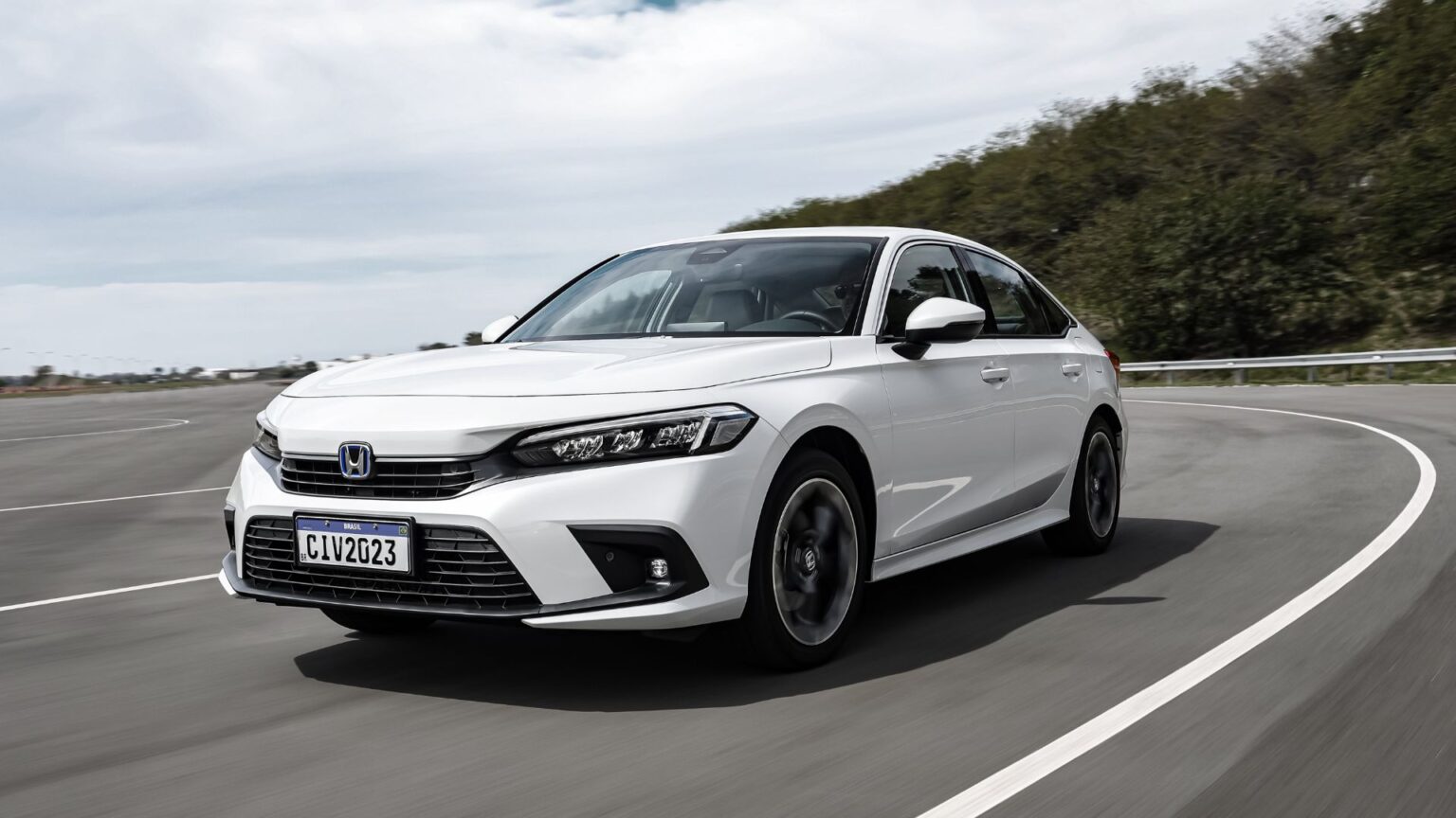 Honda Civic Híbrido 2024: Desempenho, Tecnologia e Conforto em um Só Sedan!