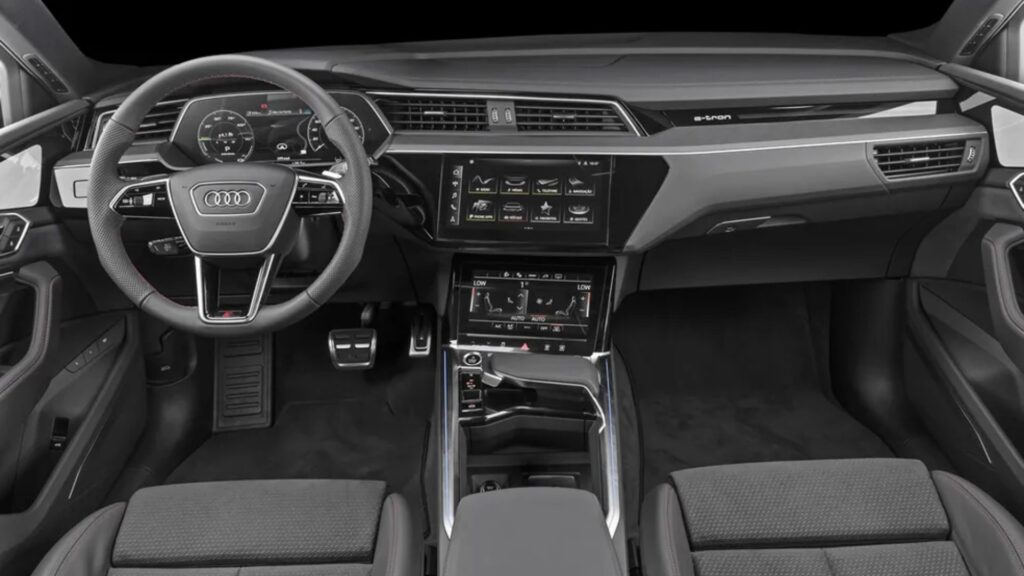 Interna do Audi Q8 E-tron 2025