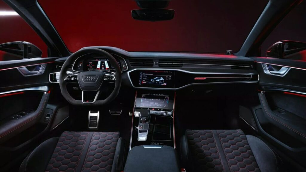 Interna do Audi RS6 Avant 2025