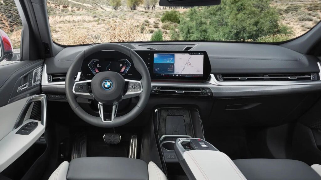 Interna do BMW iX2 2025.