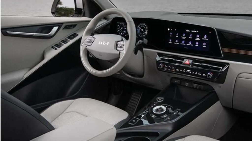 Interna do Kia Niro 2025.