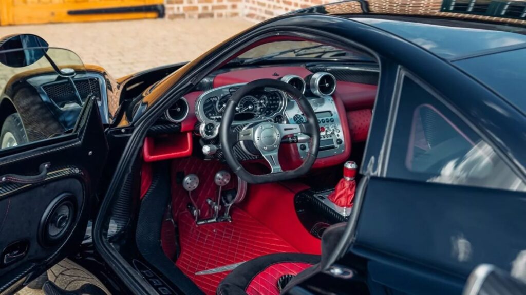 Interna do Nero One Off