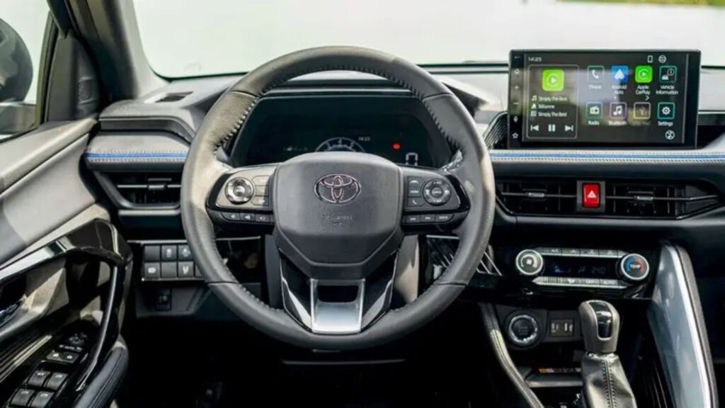 Interna do Toyota Yaris 2025.