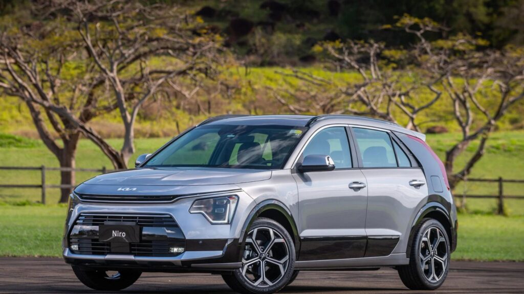 Kia Niro 2025 na diagonal.