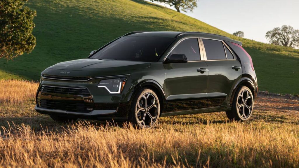 Kia Niro 2025 na diagonal.
