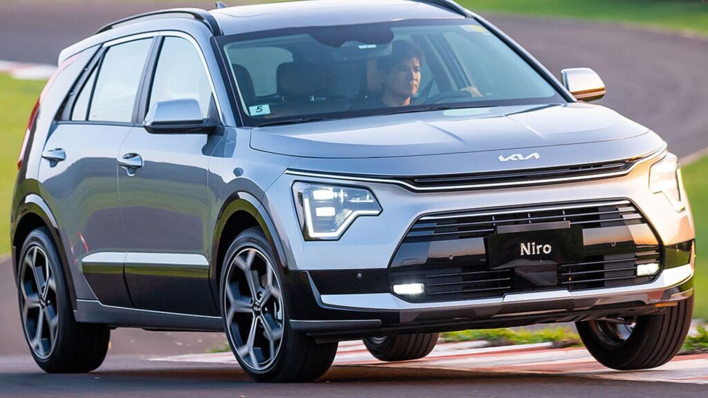 Kia Niro 2025 na pista.
