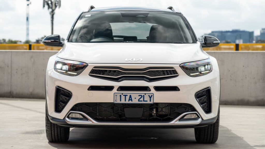 Dianteira do Kia Stonic 2025.