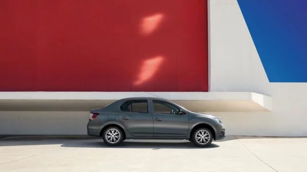 Lateral do Renault Logan 2025