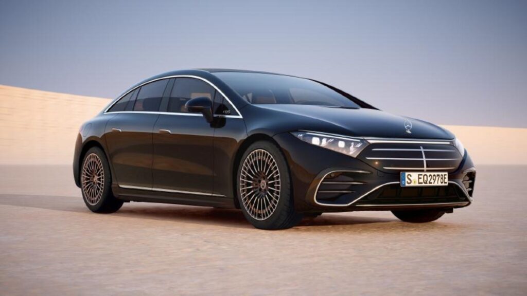 Mercedes-Benz EQS 2025 na diagonal