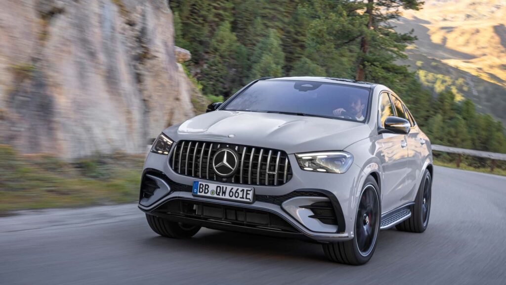 Mercedes-Benz GLE 2025 cinza na estrada.