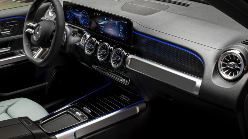 painel do Mercedes-Benz EQB 2025