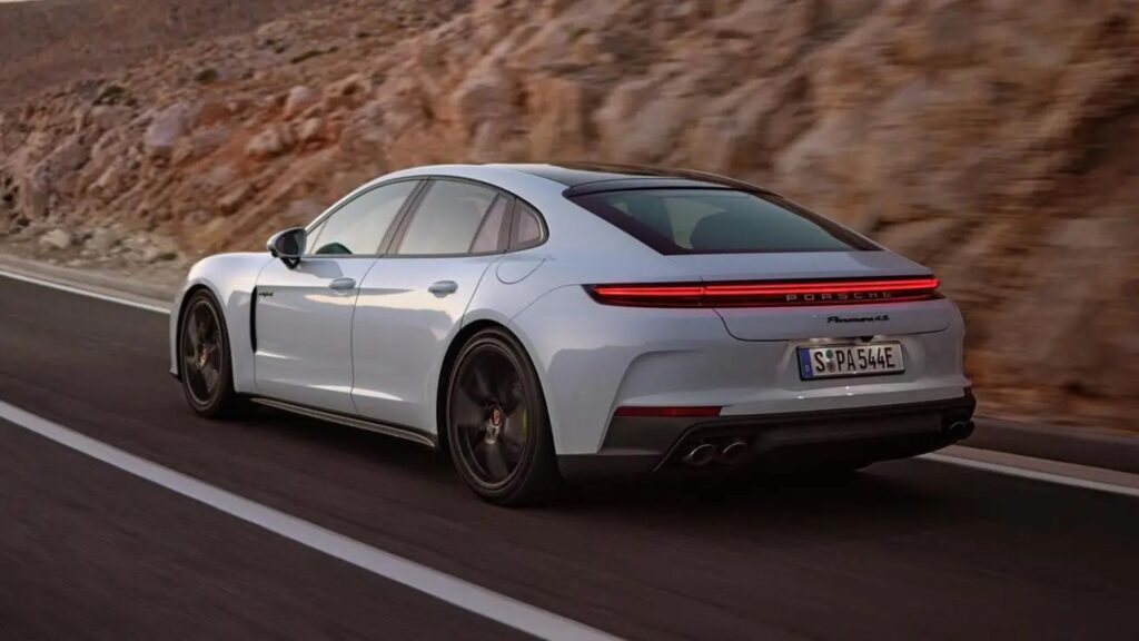 Traseira do Porsche Panamera 2025