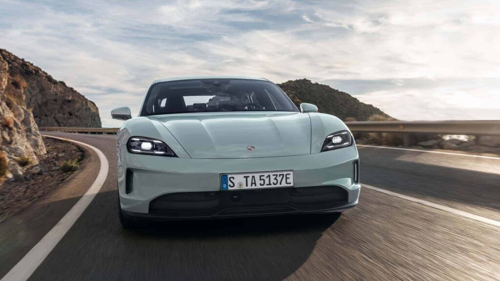 Porsche Taycan 2025 na estrada
