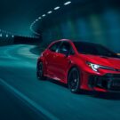 Toyota GR Corolla 2025 em túnel.