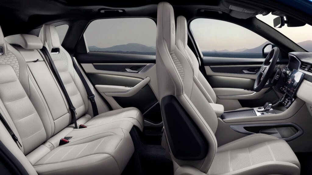 Bancos do Jaguar F-Pace 2025.